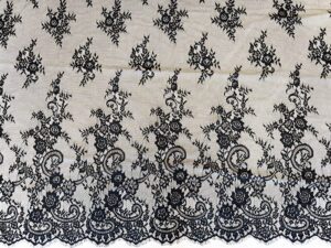 dantela Chantilly neagra